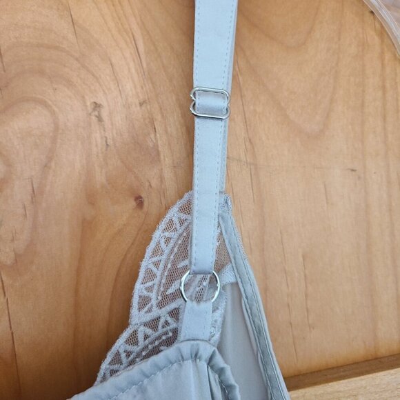 White House‎ Black Market XXS Y2K Silk Embroidered Fairycore Luxury Camisole Top - Picture 5 of 11